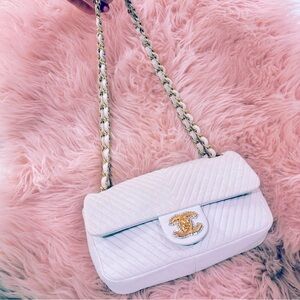 FLASH SELL AUTHENTIC CHANEL Chevron Medallion Flap Bag